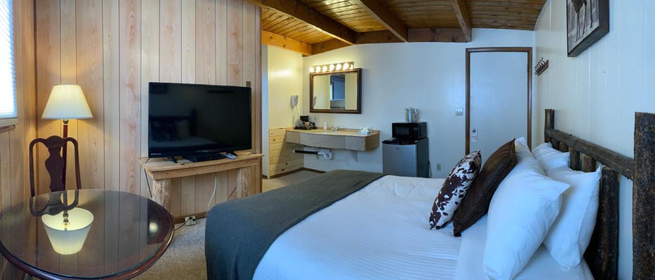 River Lodge Island Park Room photo