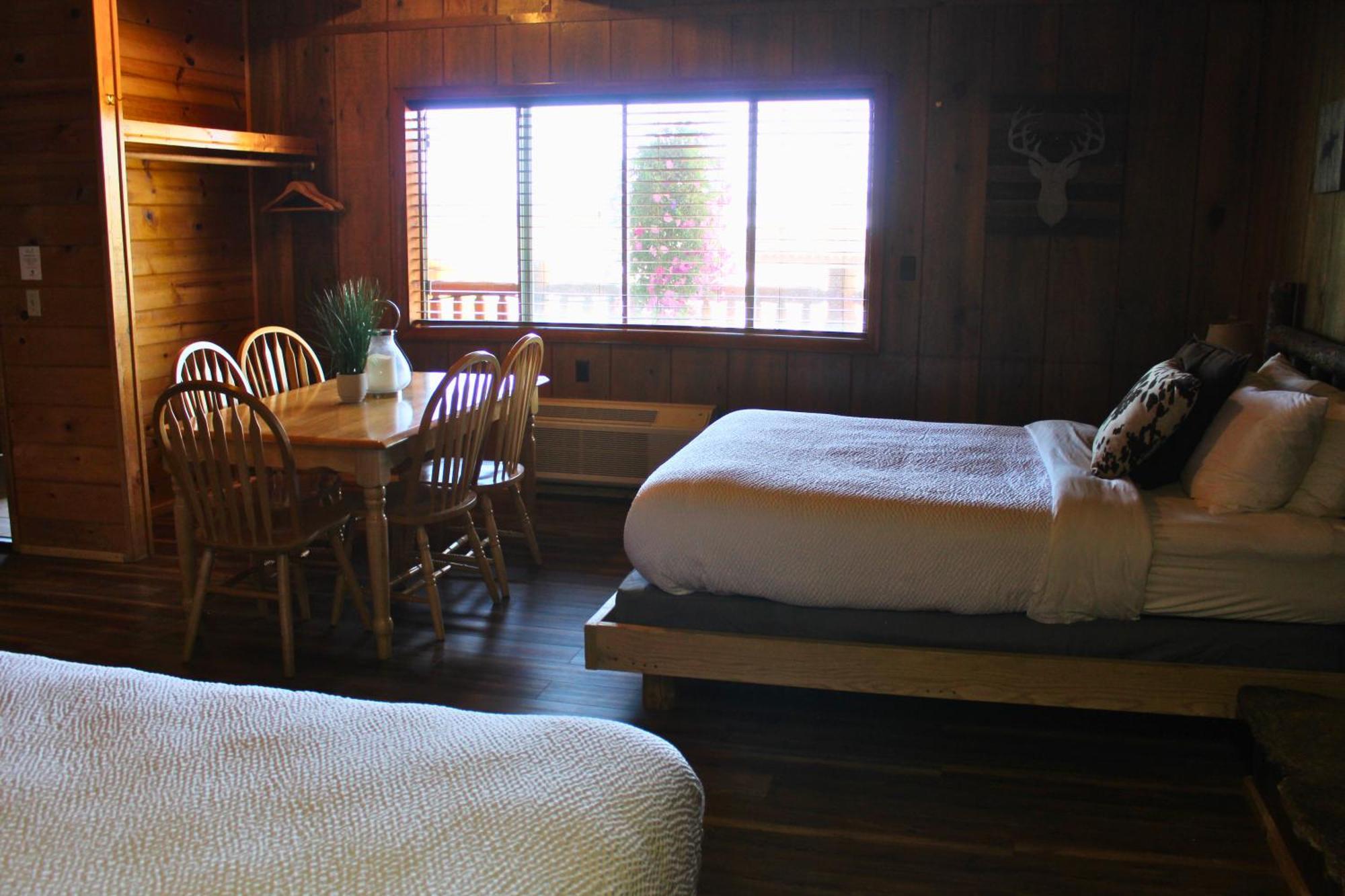 River Lodge Island Park Room photo