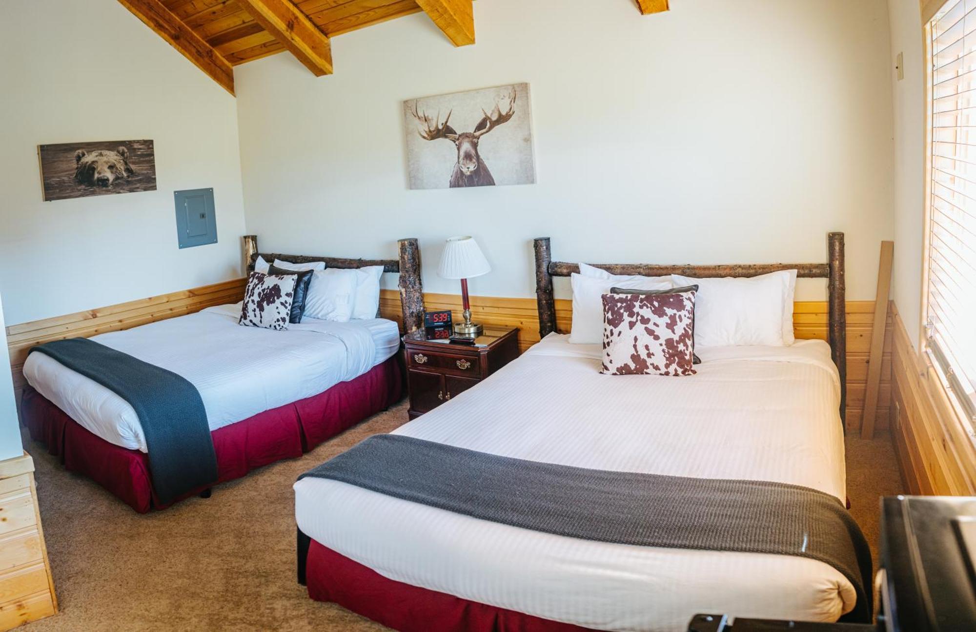 River Lodge Island Park Room photo